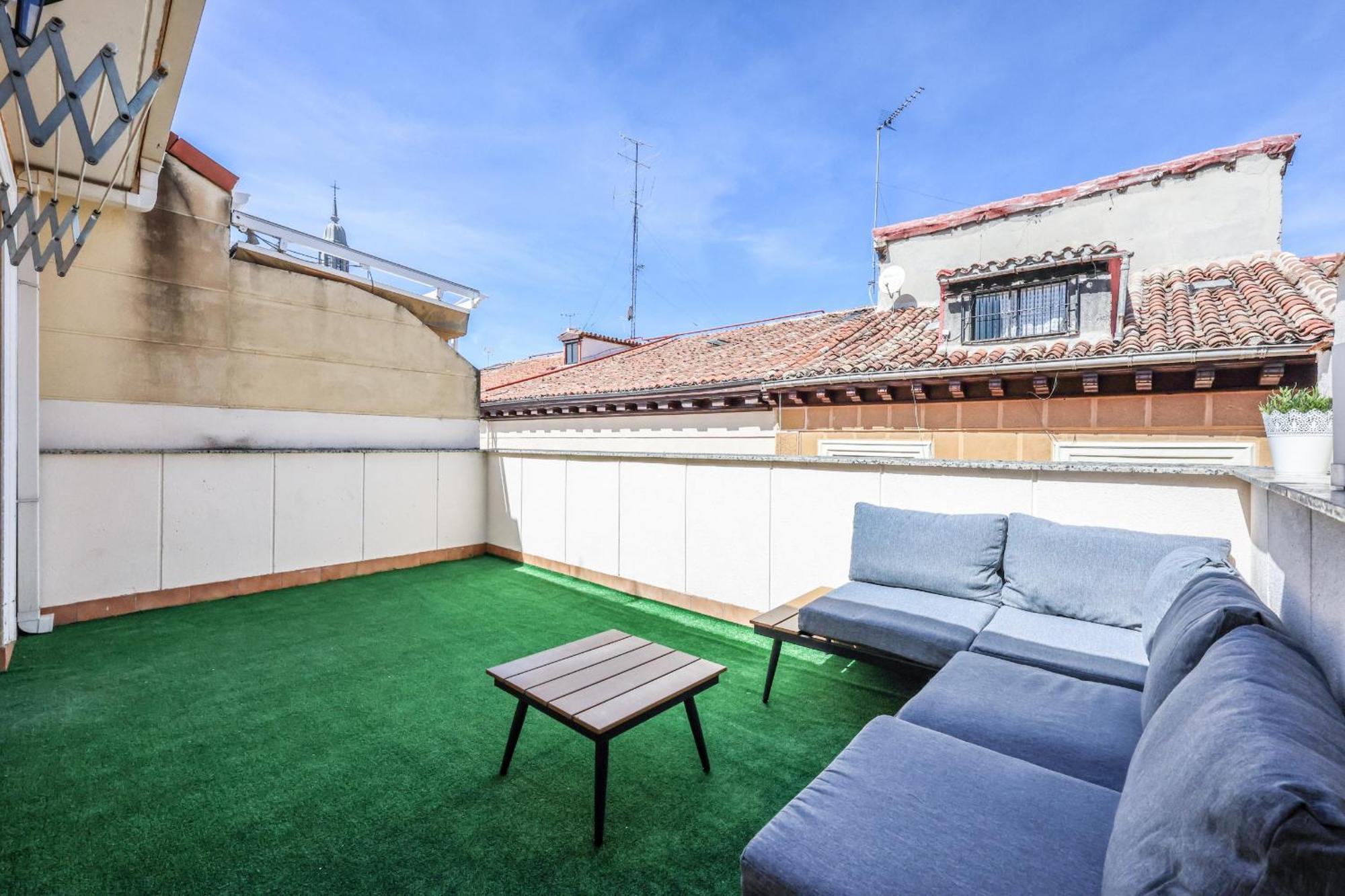 Atico Reformado Con Terraza En Tirso De Molina Para 4 Personas Alquiler Temporal Madrid Luaran gambar
