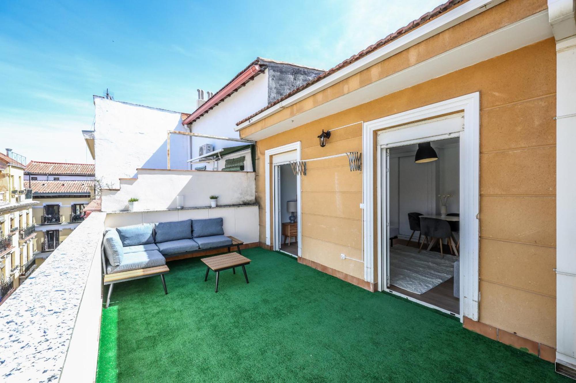 Atico Reformado Con Terraza En Tirso De Molina Para 4 Personas Alquiler Temporal Madrid Luaran gambar